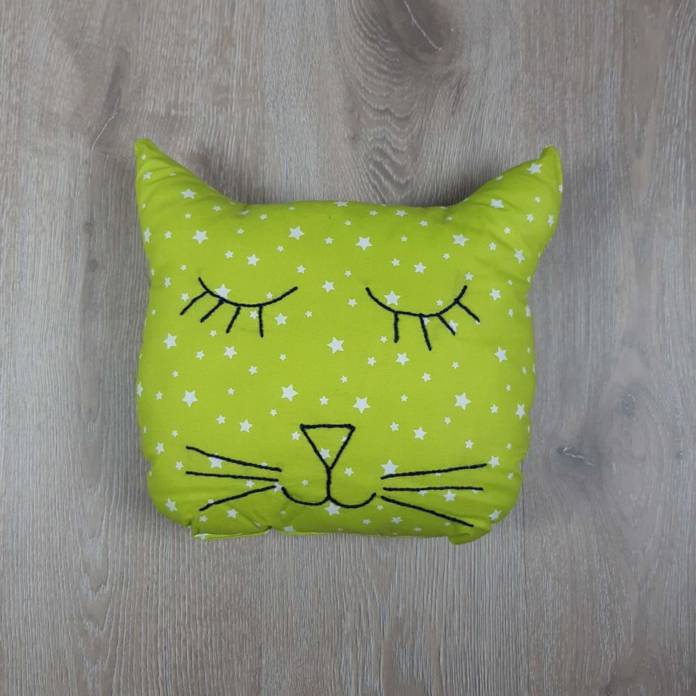 Coussin forme chat vert étoiles